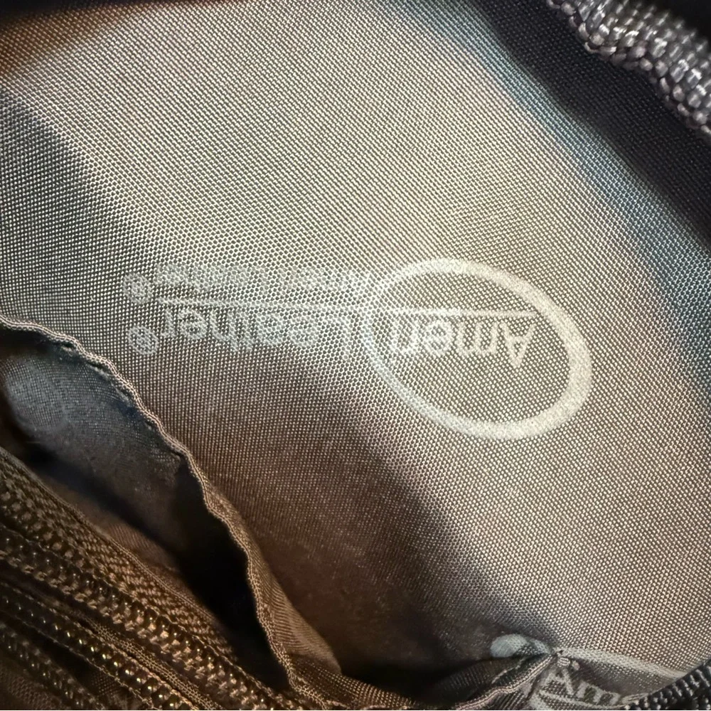 Amerileather Grylls Petite Sling Purse - Picture 12 of 12